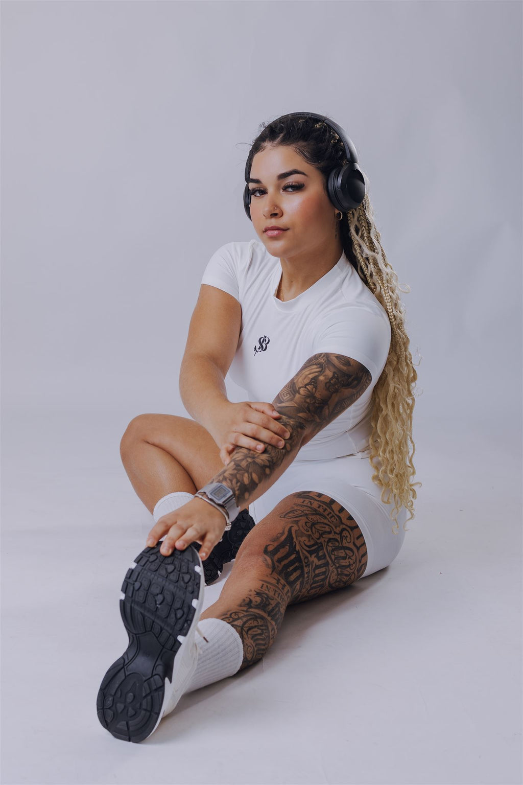 White Active Lounge Set – Stretch Shirt & Matching Shorts