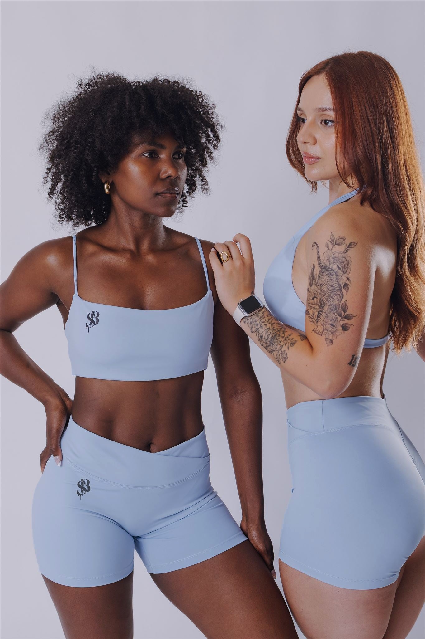 Navy blue color for a sleek