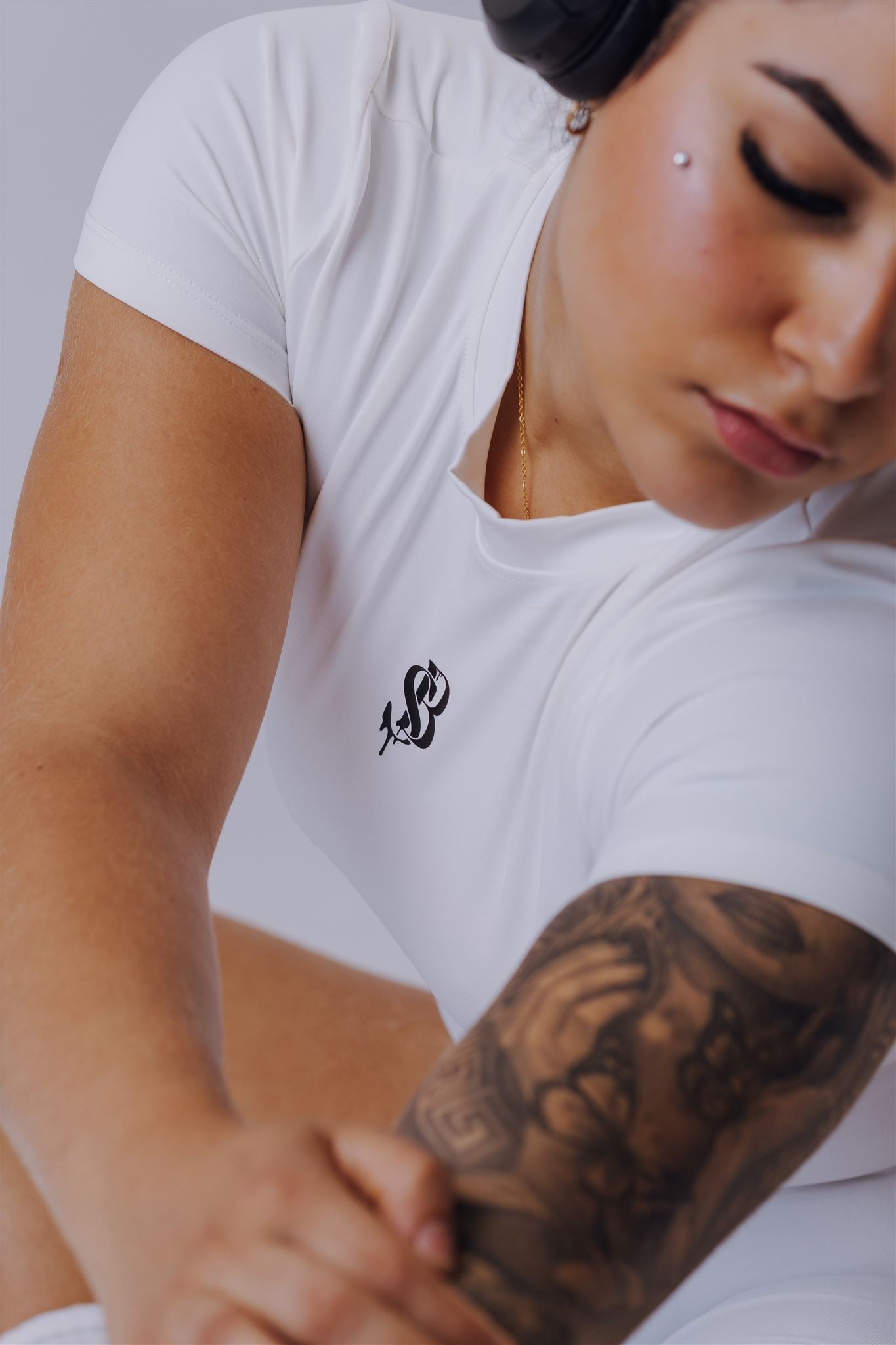 White Active Lounge Set – Stretch Shirt & Matching Shorts