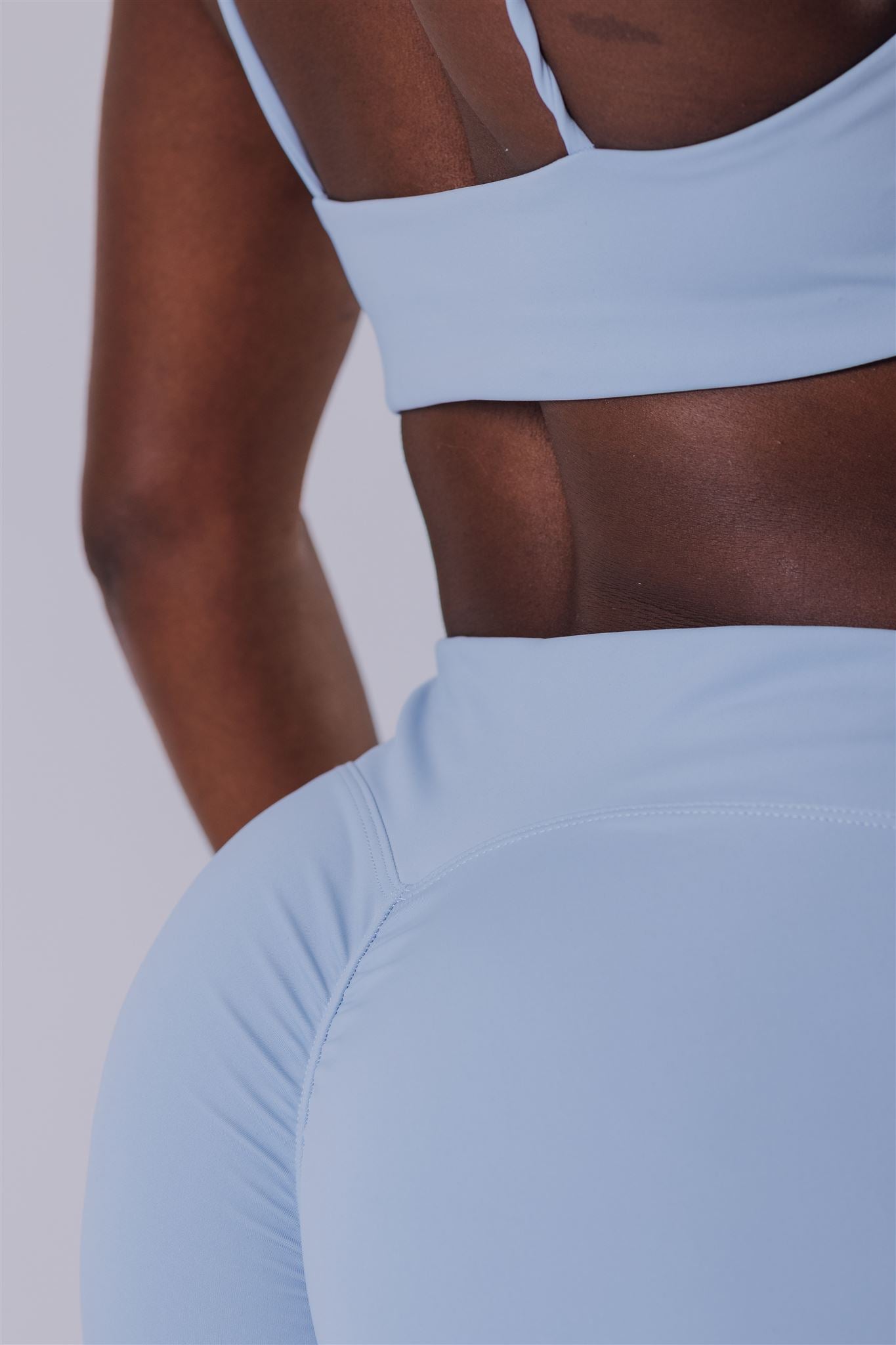 Navy blue color for a sleek